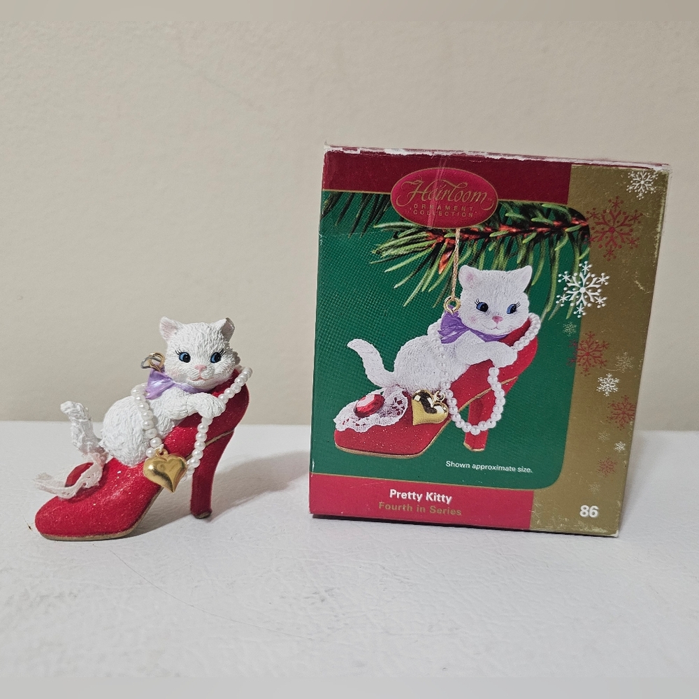 Carlton Cards Heirloom Collection Pretty Kitty Christmas Ornament